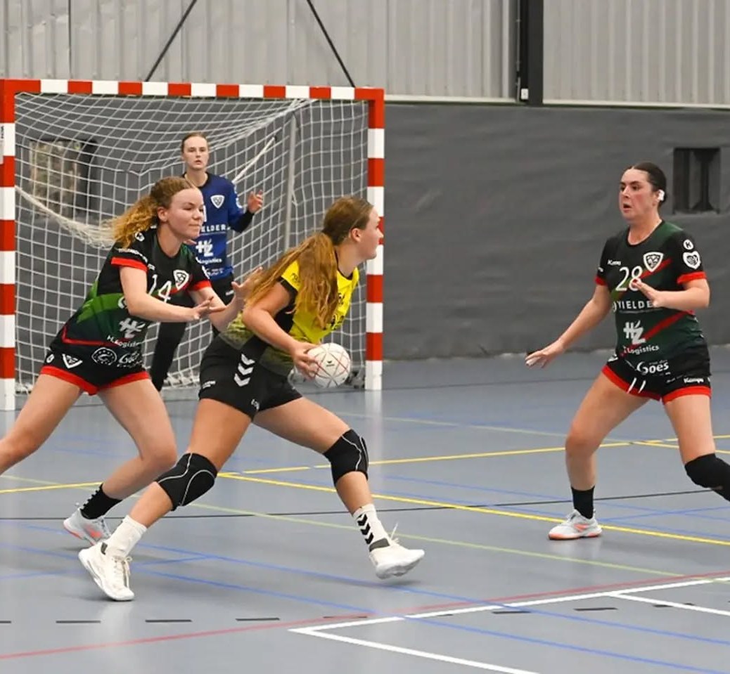 TOGB Dames 1 in actie tegen Velo in de landelijke beker